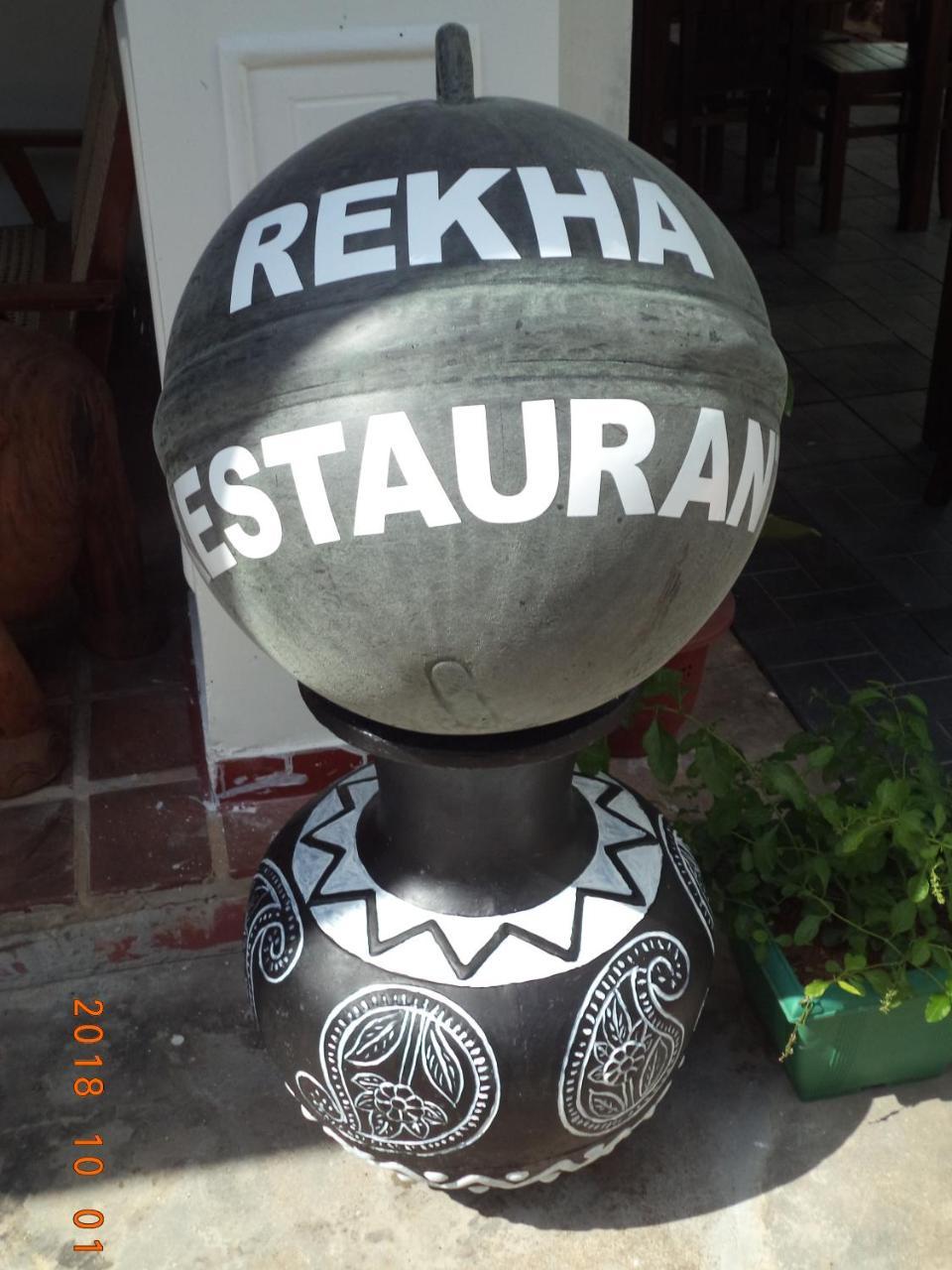 Rekha Art Gallery & Restaurant Bed & Breakfast Mirissa Exterior photo